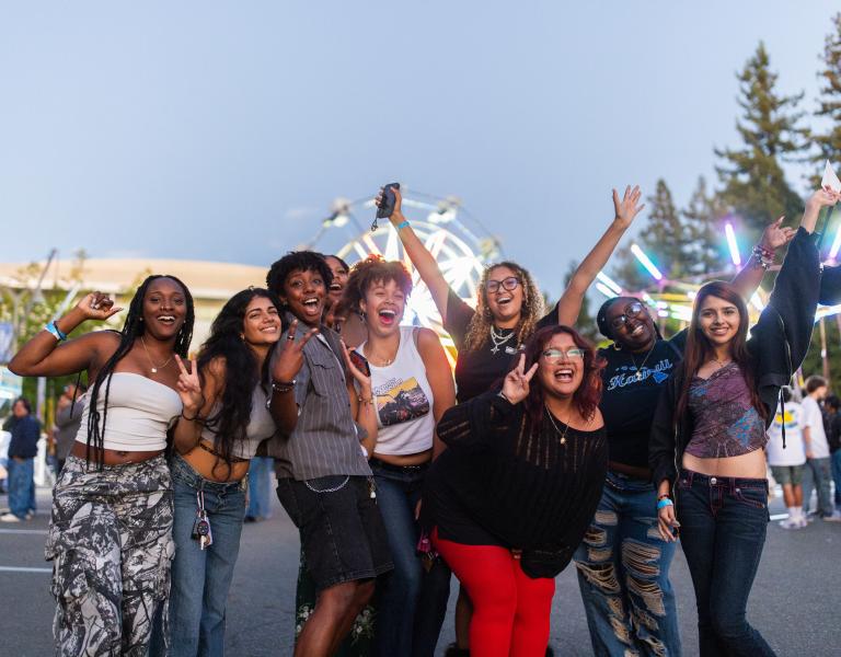 Big group of students together at Big Nite